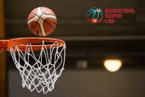 Koripallo menossa koriin. Basketboll süper ligi - Turkki