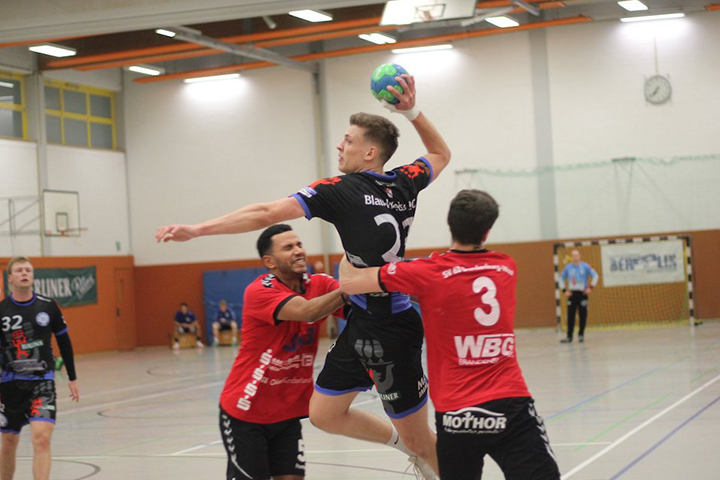 Two girls in pictures, opposing basketball teams. SBL Damen